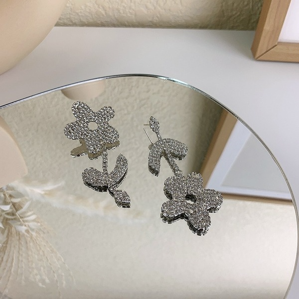 Wholesale asymmetric flower alloy earrings JDC-ES-W358 Earrings JoyasDeChina Wholesale Jewelry JoyasDeChina Joyas De China