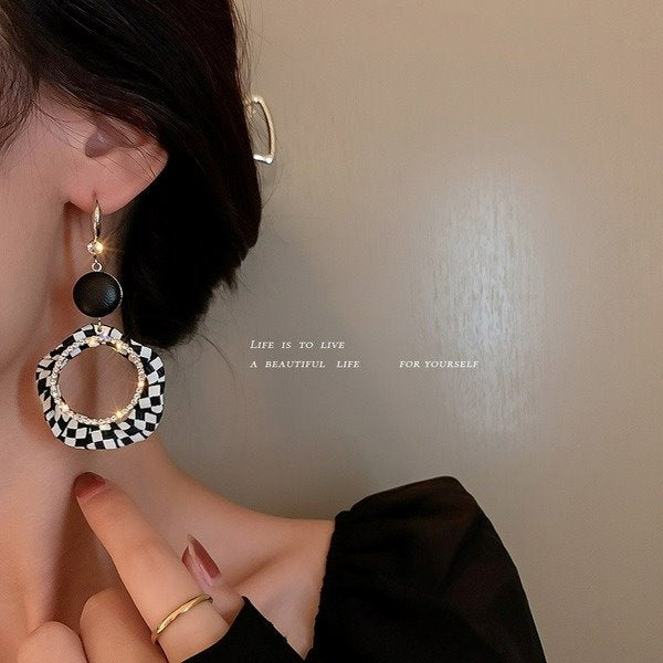 Wholesale black and White Checkered alloy earrings JDC-ES-BY-106 Earrings 宝钰 Wholesale Jewelry JoyasDeChina Joyas De China
