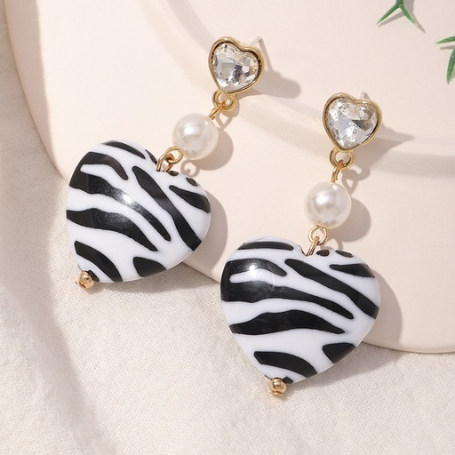 Bulk Jewelry Wholesale Earrings Black and white cow pattern love resin JDC-ES-e021 Wholesale factory from China YIWU China