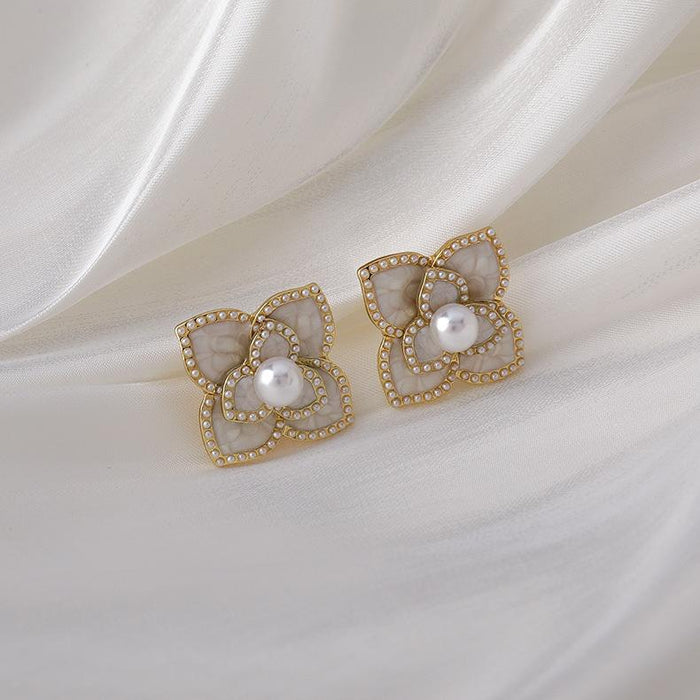 Wholesale Earrings gold Pearl Camellia Alloy JDC-ES-W254 Earrings JoyasDeChina A white Wholesale Jewelry JoyasDeChina Joyas De China