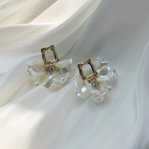 Bulk Jewelry Wholesale Earrings White petal plastic JDC-ES-W136 Wholesale factory from China YIWU China