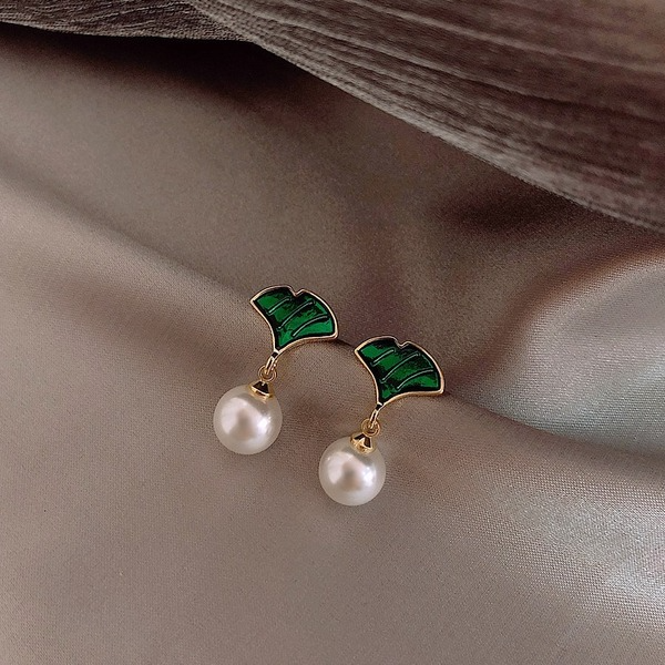 Bulk Jewelry Wholesale gold alloy ginkgo leaf pearl earrings JDC-ES-RL175 Wholesale factory from China YIWU China