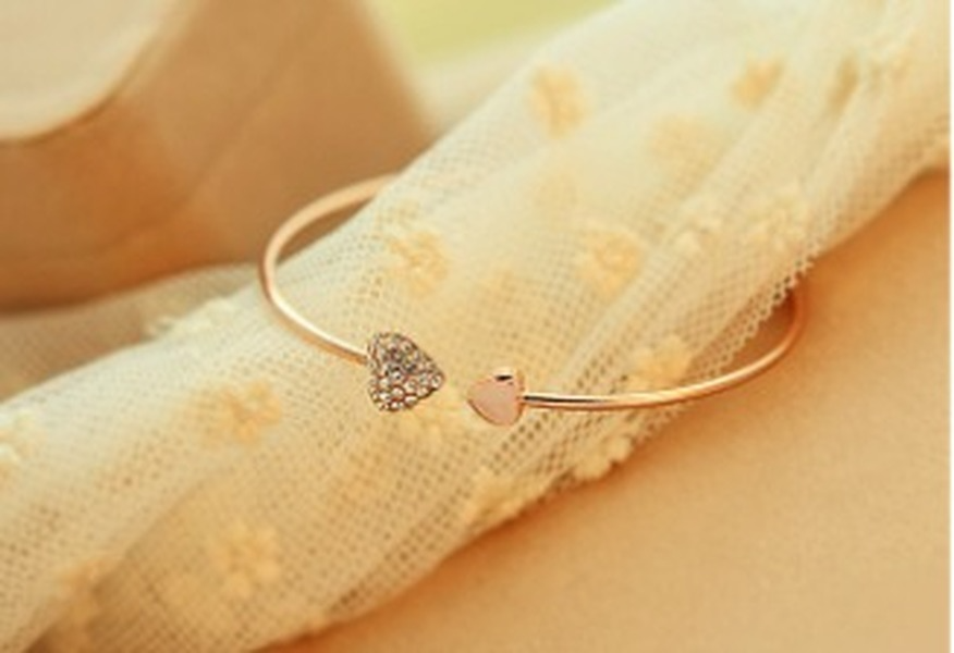 Bulk Jewelry Wholesale gold alloy heart-shaped love bracelet JDC-BT-D469 Wholesale factory from China YIWU China