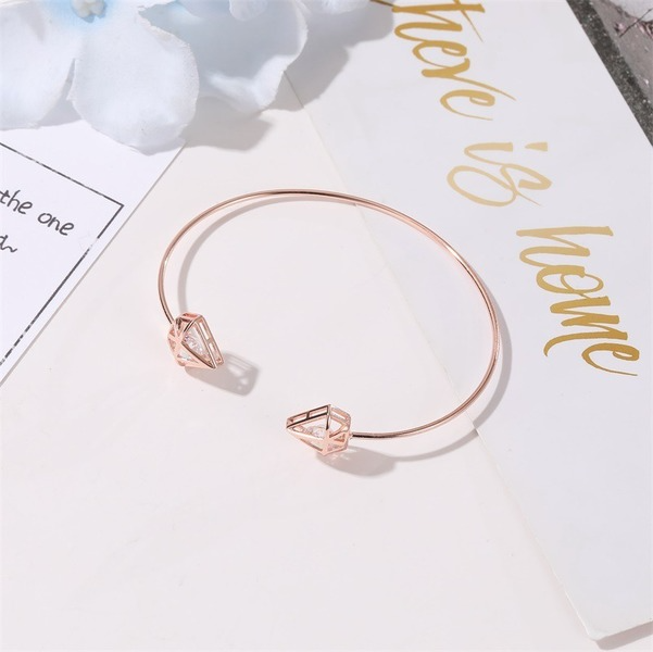 Bulk Jewelry Wholesale gold copper simple hollow triangle bracelet JDC-BT-D545 Wholesale factory from China YIWU China