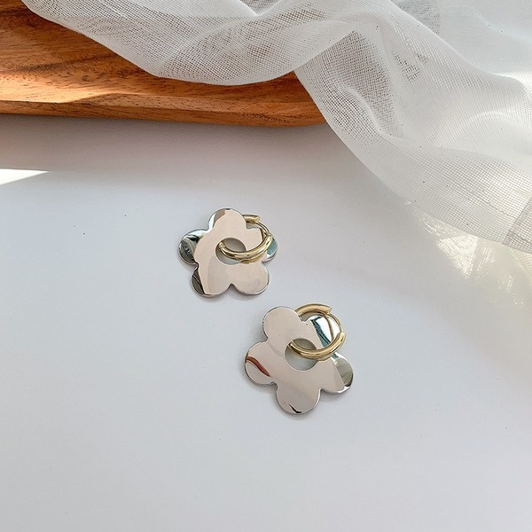Bulk Jewelry Wholesale metal glossy silver flower earrings JDC-ES-W320 Wholesale factory from China YIWU China