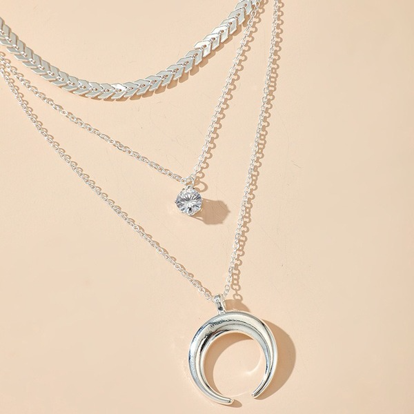 Bulk Jewelry Wholesale silver alloy horn moon fishbone diamond necklace JDC-NE-C090 Wholesale factory from China YIWU China
