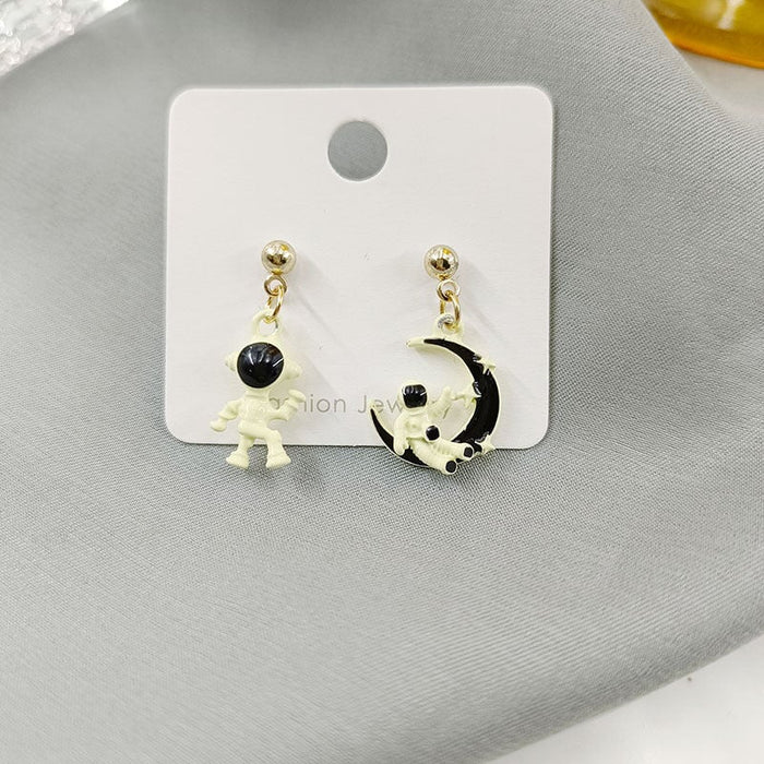 Wholesale star moon astronaut asymmetric S925 silver needle Earrings JDC-ES-HZQ009 Earrings 青之荷 LUOXUAN HEISE Wholesale Jewelry JoyasDeChina Joyas De China