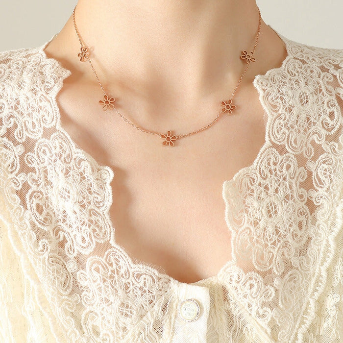 Wholesale year of the tiger daisy flower titanium steel plated 18K real gold clavicle chain JDC-NE-MiLi009 Necklaces 谜丽 rose Wholesale Jewelry JoyasDeChina Joyas De China