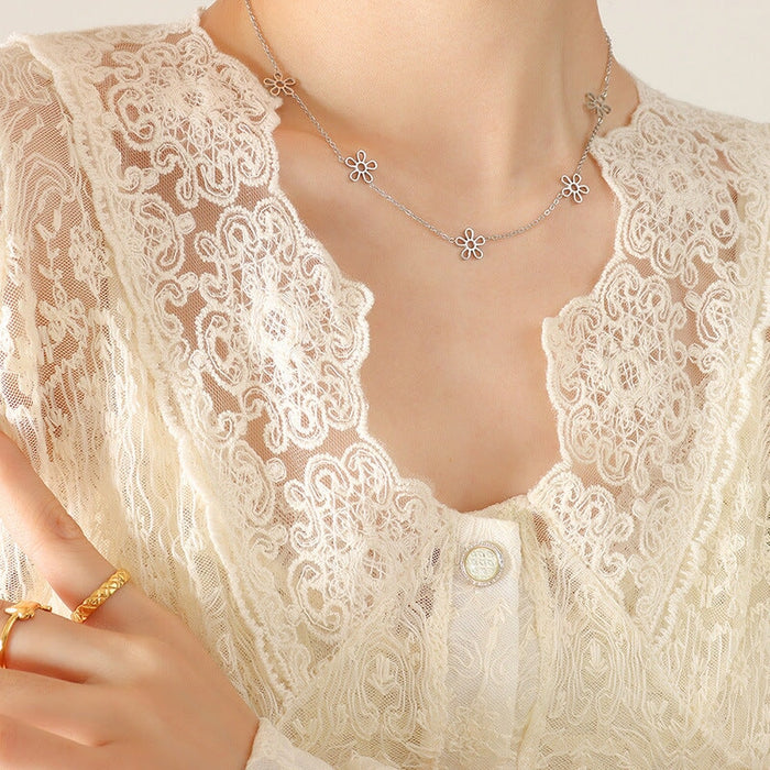 Wholesale year of the tiger daisy flower titanium steel plated 18K real gold clavicle chain JDC-NE-MiLi009 Necklaces 谜丽 steel Wholesale Jewelry JoyasDeChina Joyas De China
